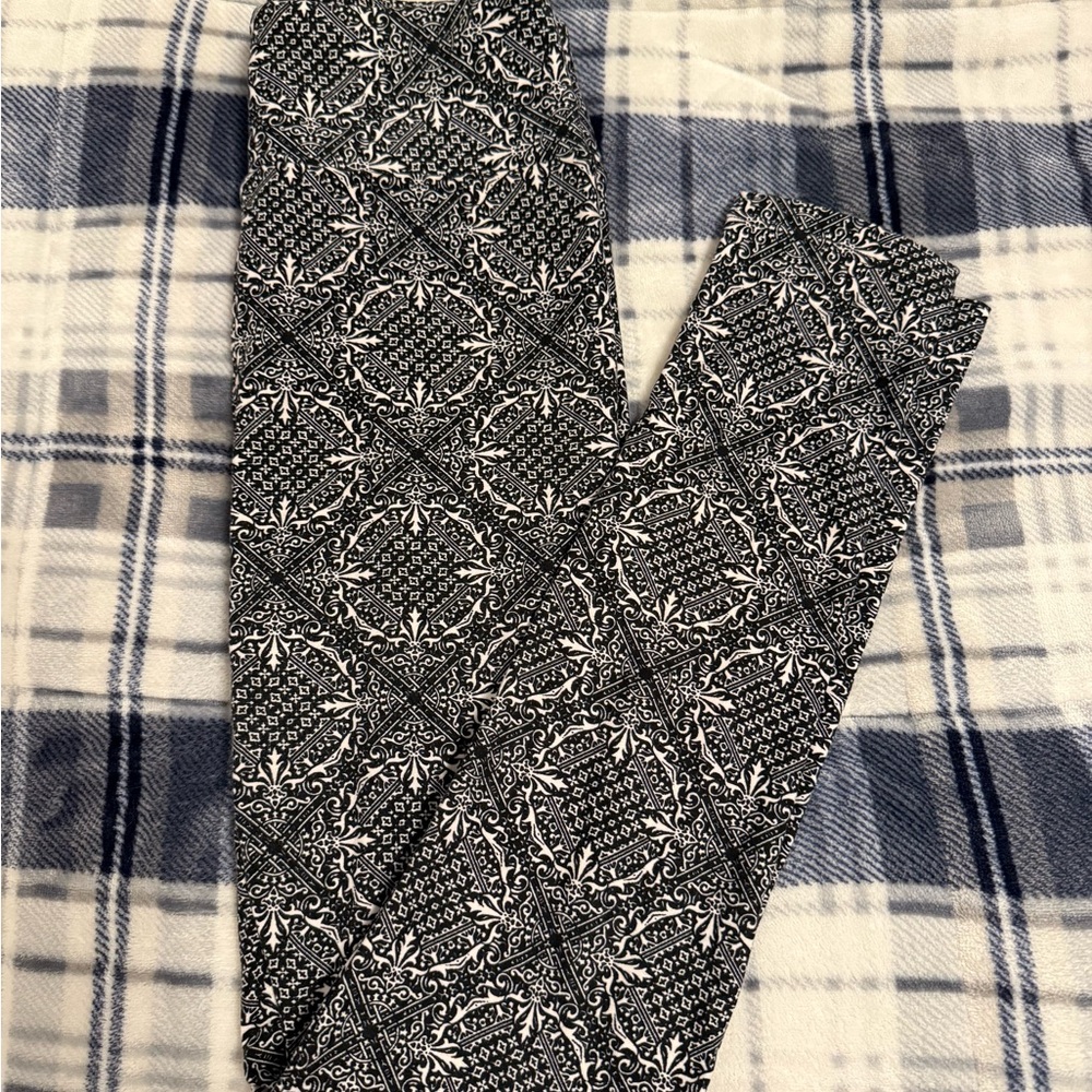 LuLaRoe Black and White Paisley Leggings